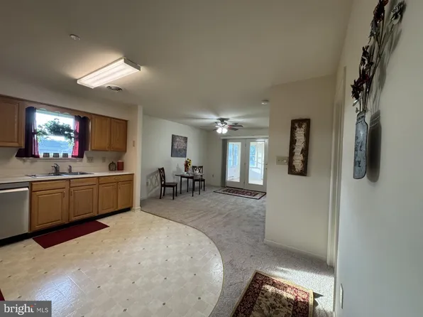202 Winding Oak Dr, Hagerstown, MD 21740
