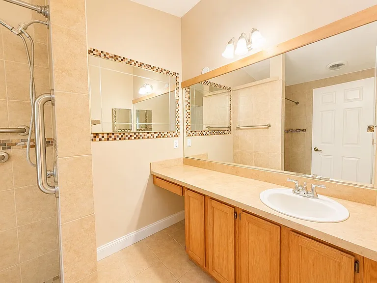 1009 Bartlett Ct — Photo 12