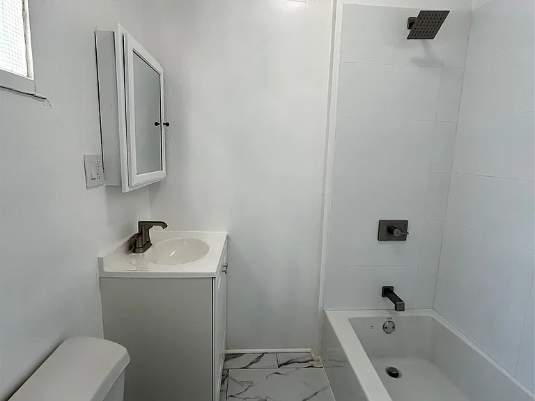 206-208 W Main St #1 — Photo 4