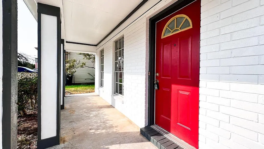4 bed, 2.5 bath, 1795 sqft, $2,050 — Photo 2