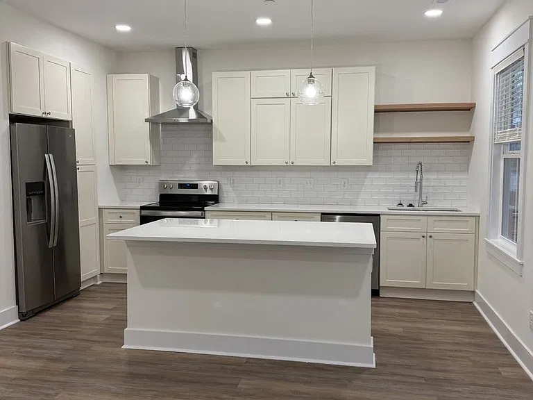 1358 Belfair St — Photo 2