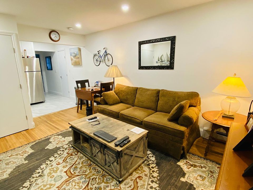 1st image of 376 E Broadway