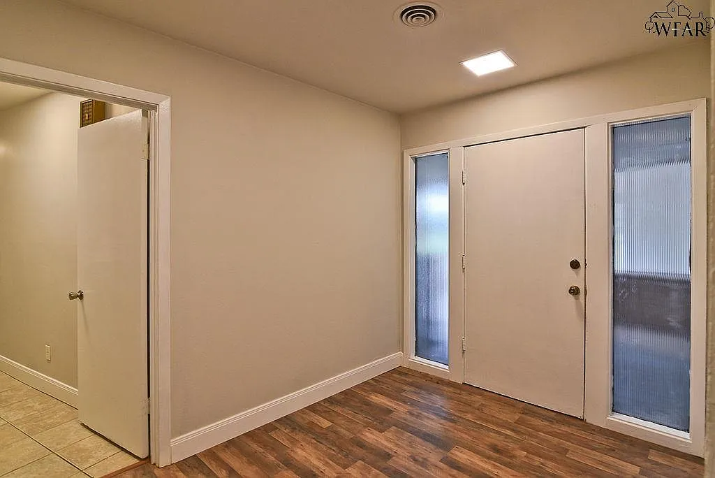 3 bed, 2.0 bath, 2014 sqft, $2,095 — Photo 3