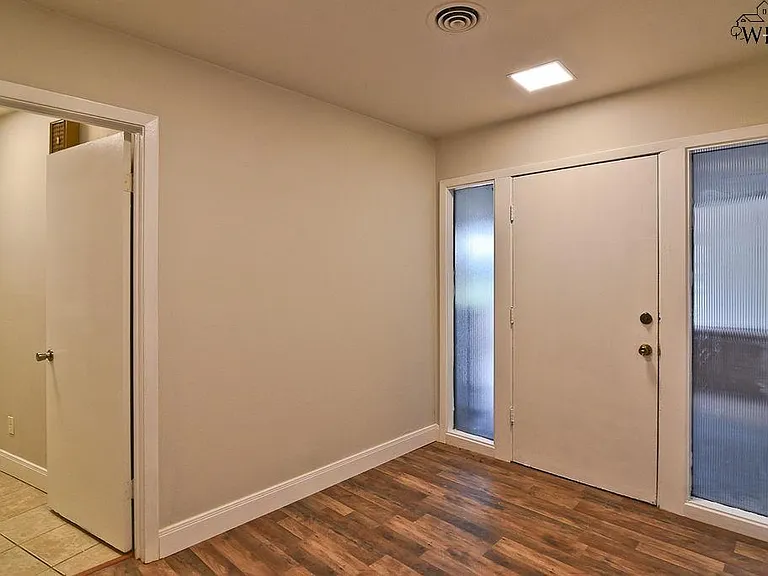 2607 Chase Dr — Photo 3