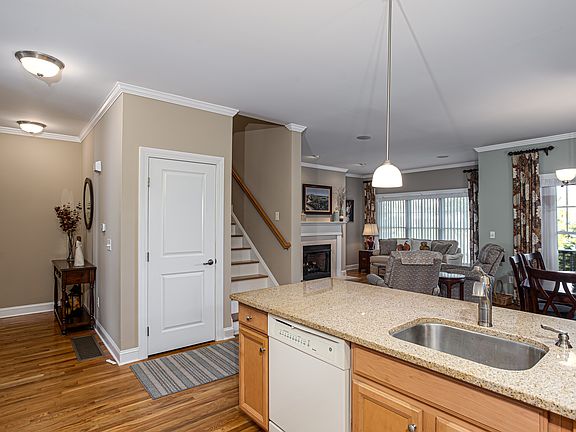 5th image of 6 Ashwood Cir