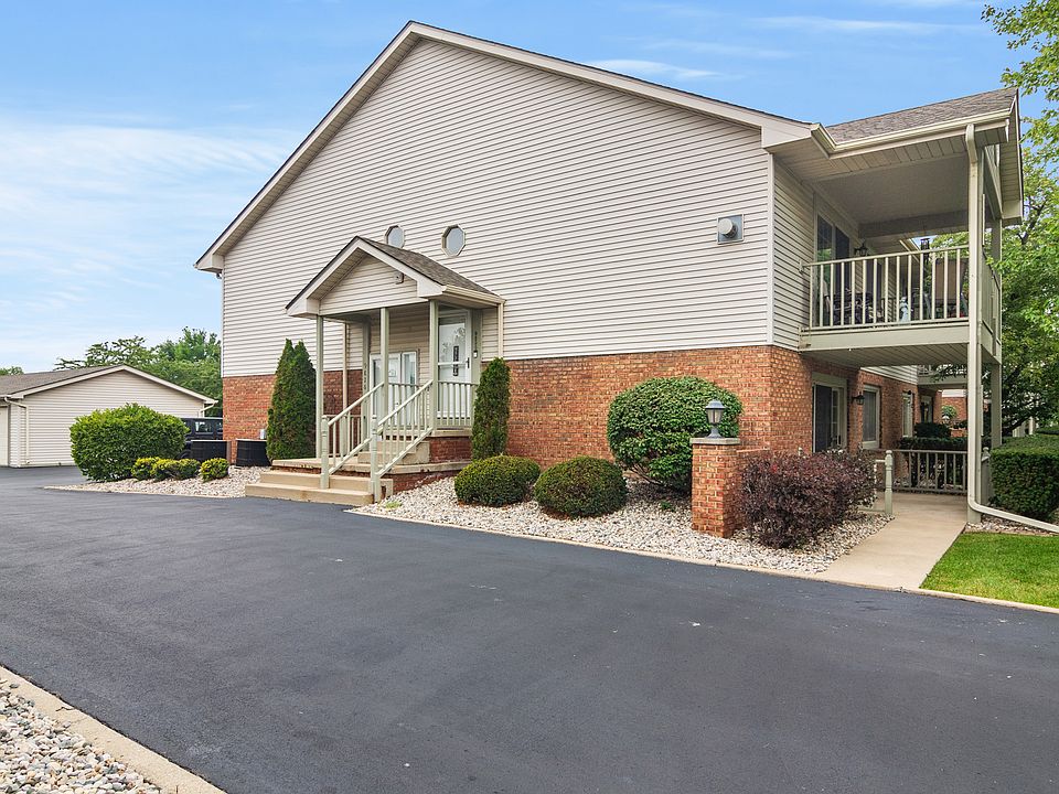 1st image of 9826 Parkway Dr #9826