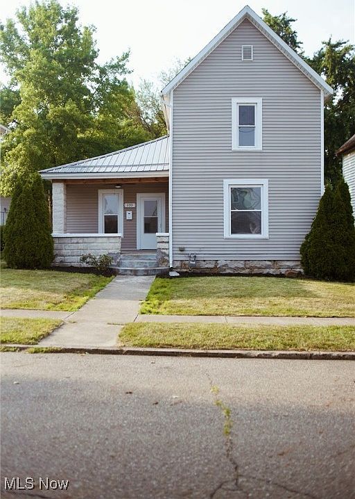 1st image of 133 1st St W