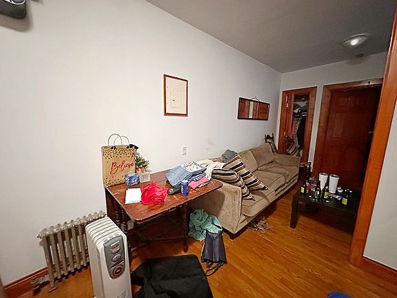 4th image of 424 E 13th St #104