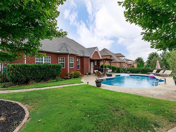3rd image of 3515 Salem Cove Ln