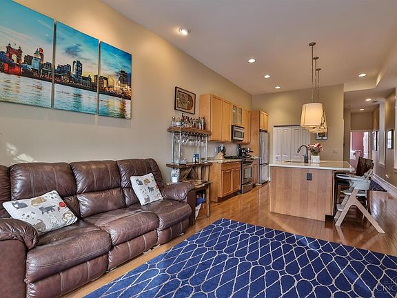 5th image of 537 Liberty Hl APT 3