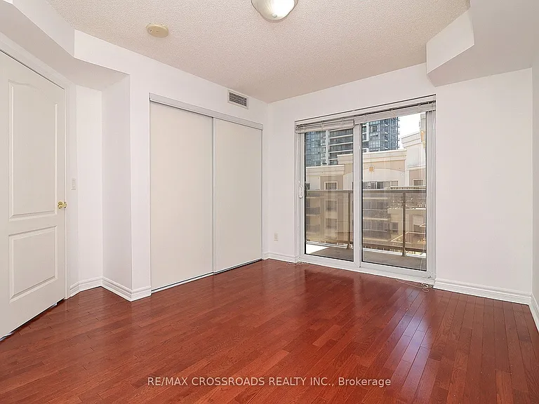 350 Princess Royal Dr #703 — Photo 12