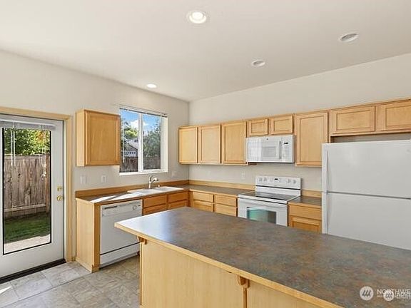 4th image of 3145 5th Avenue NW