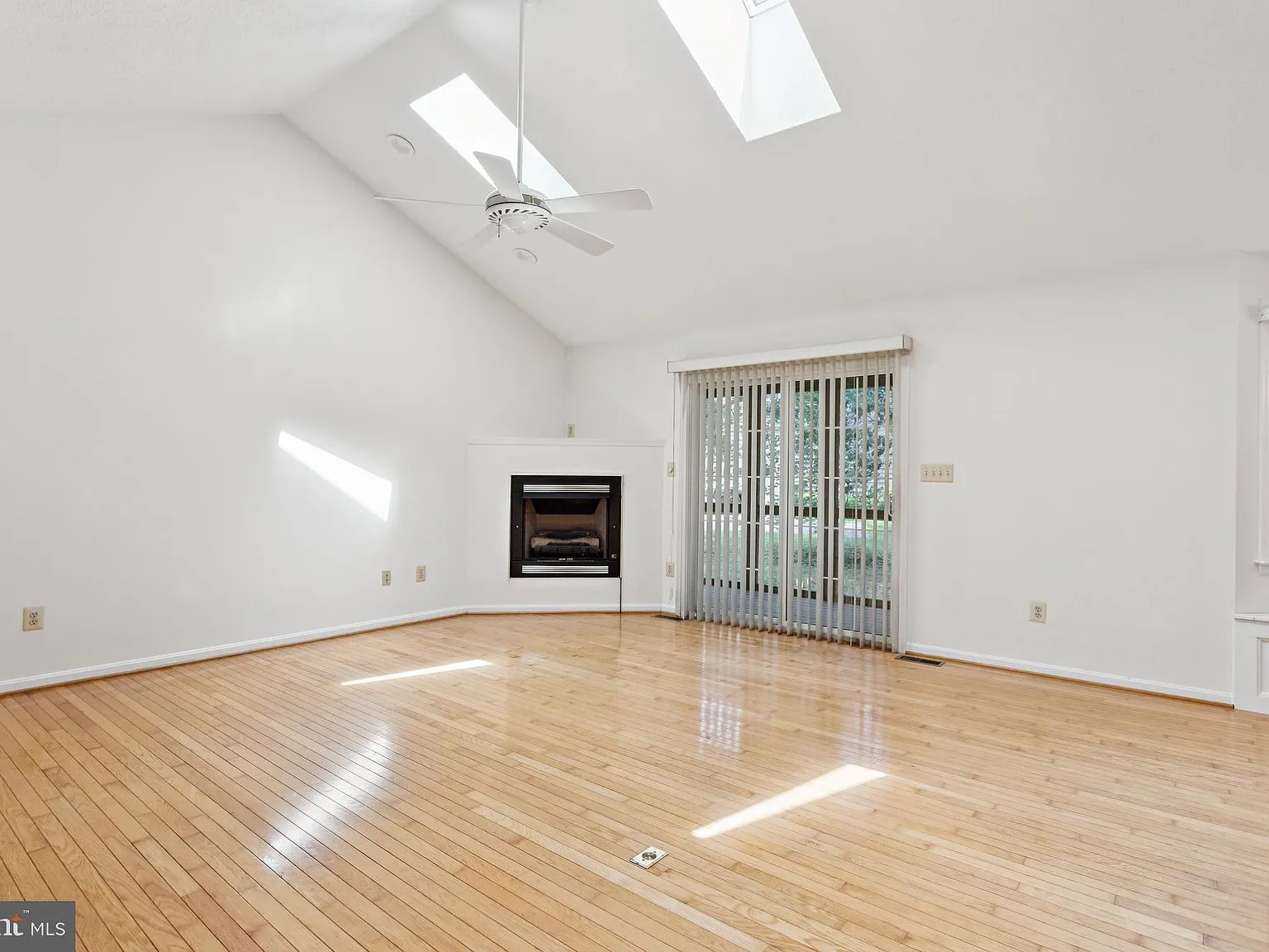 3 bed, 2.0 bath, 2171 sqft, $2,800 — Photo 4