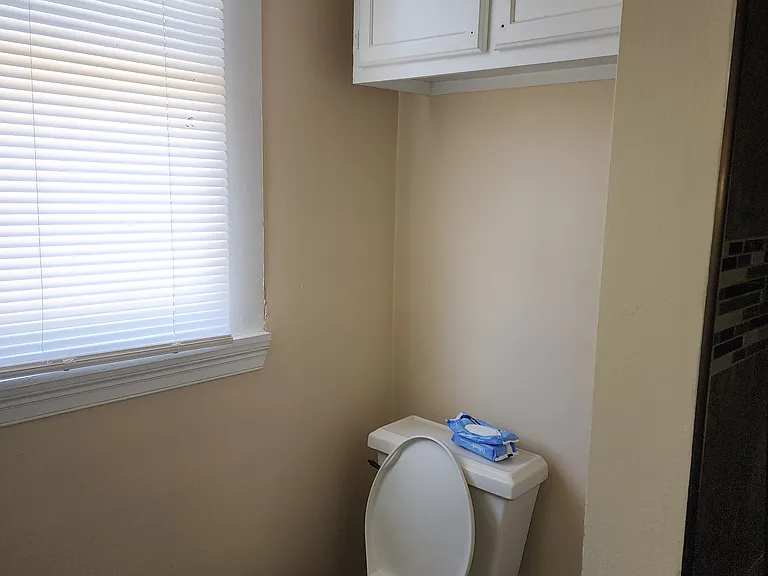 2725 Washington Ave — Photo 4