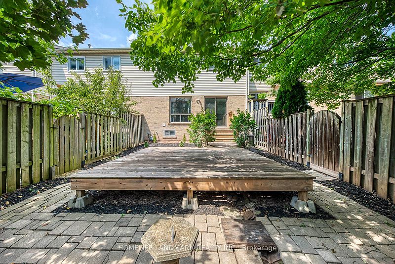 Oakville Townhouse for rent - 4 Bedrooms — photo 33