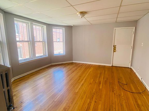 3rd image of 3932 N Keeler Ave APT 2B