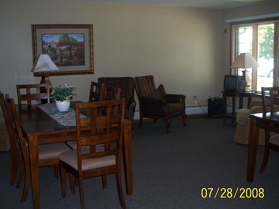 4th image of 321 Knollwood St W