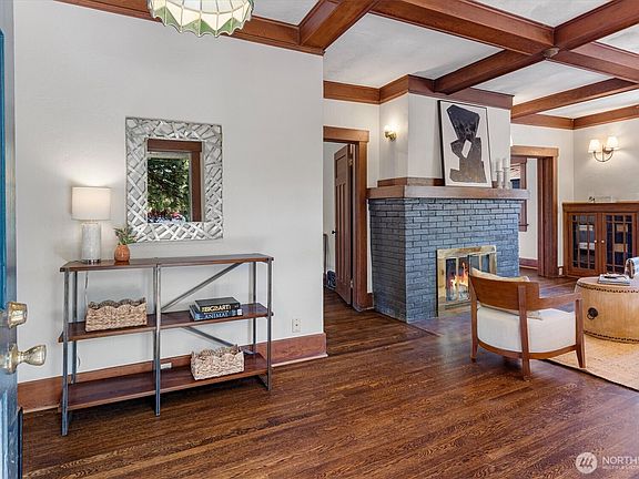5th image of 4754 4th Avenue NE