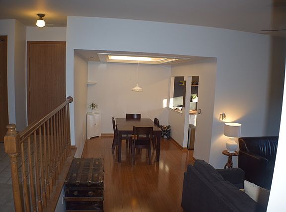 4th image of 5383 Newport Dr #B