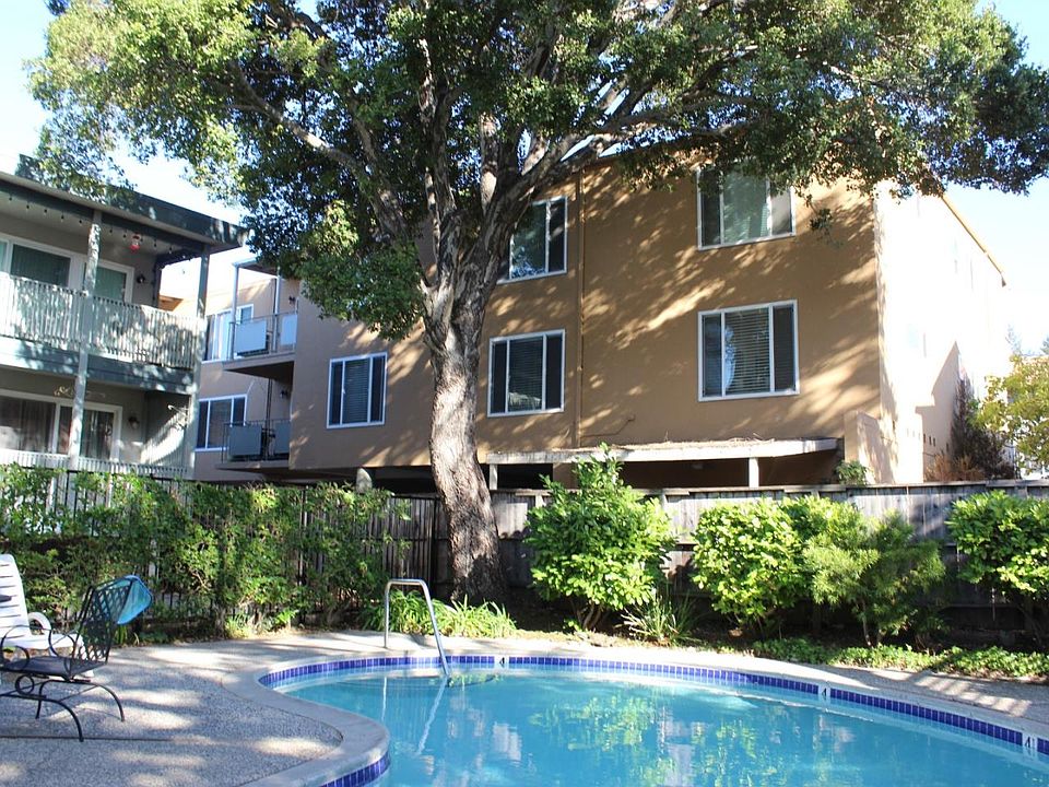 2nd image of 249 Elm St APT 206