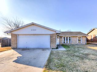 2302 NW 77th St, Lawton, OK 73505