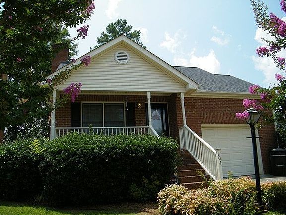 2nd image of 104 Fenwick Ct
