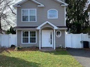 26 Olive St, Lake Grove, NY 11755