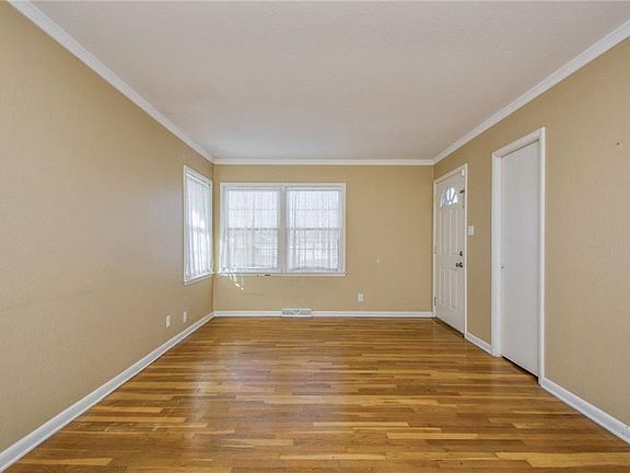 2nd image of 2827 E Tiffin Ave