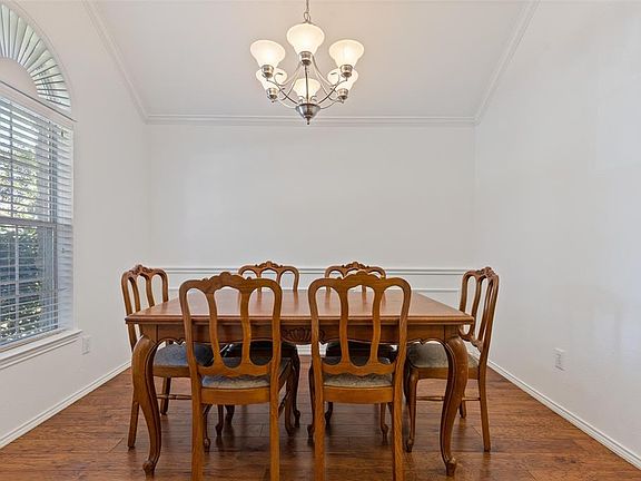 3rd image of 4608 Glenrose Way