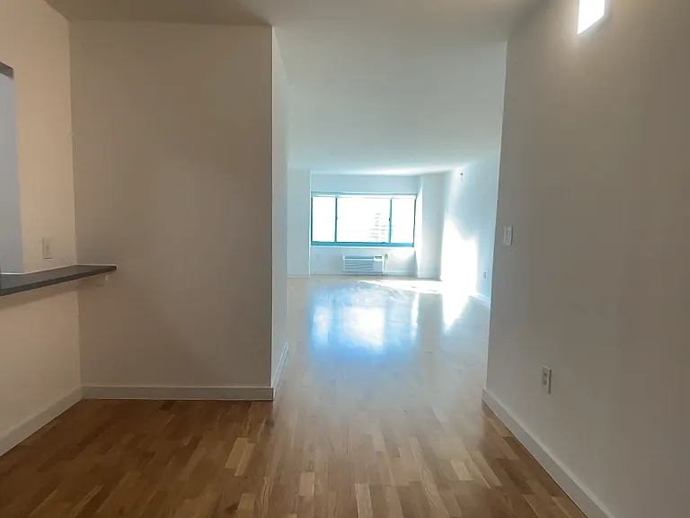 32 River Ct #1810 — Photo 12