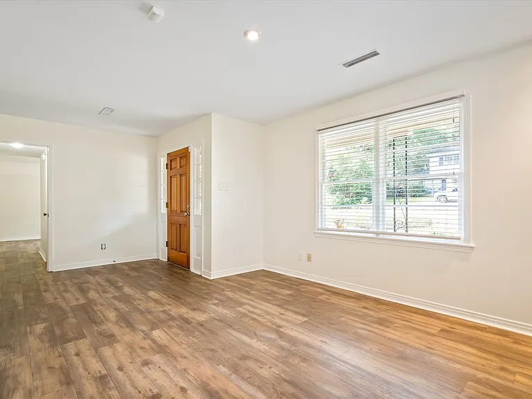 316 Syracuse St — Photo 3