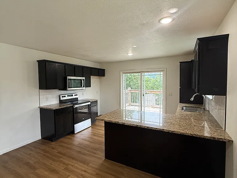 212 Hunter Ave — Photo 6