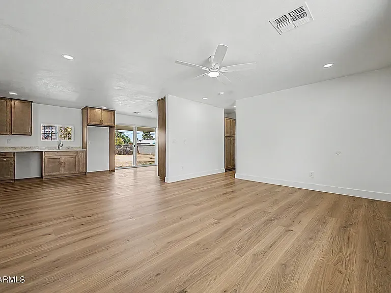 4 bed, 1410 sqft, $2,150 — Photo 2