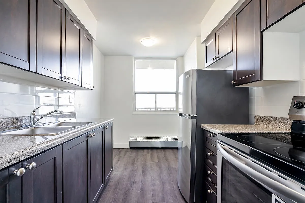 30 Tuxedo Court Apartments — Photo 1