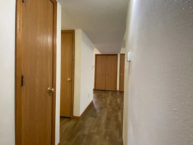 275 Woodridge Ct — Photo 45