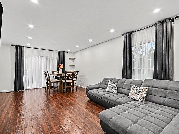 2nd image of 7555 Waterford Dr