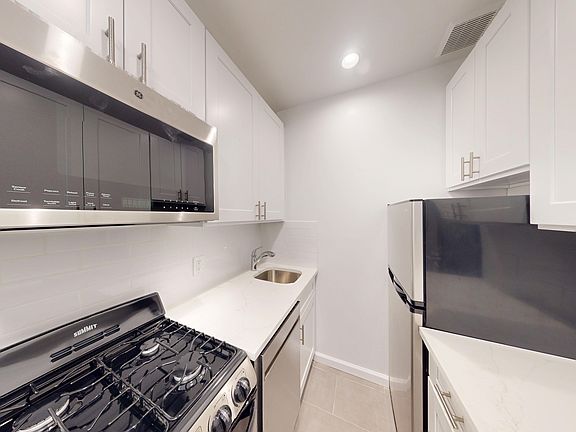 5th image of 330 E 74th St #3E