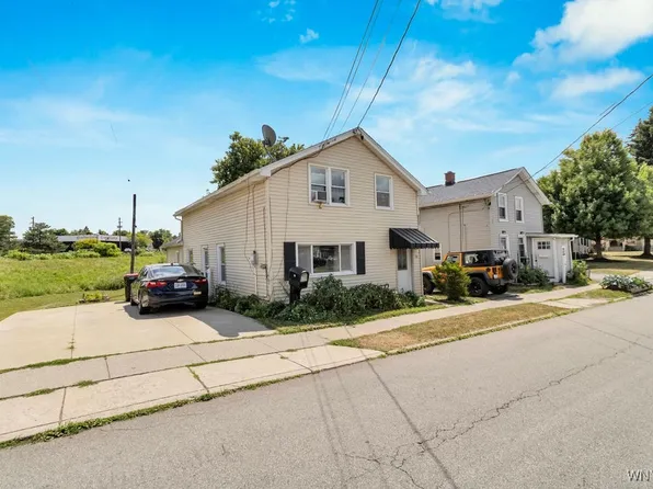 30 Aurora St, Lancaster, NY 14086