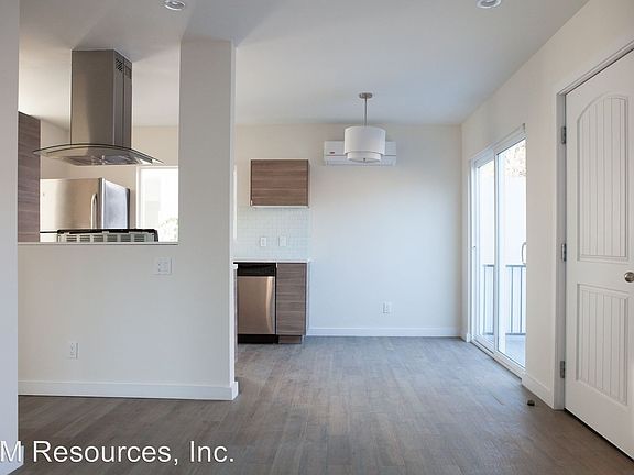 5th image of 4739 York Blvd
