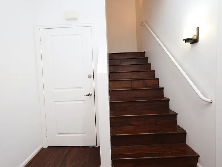 1901 Victoria Ave #105 — Photo 15