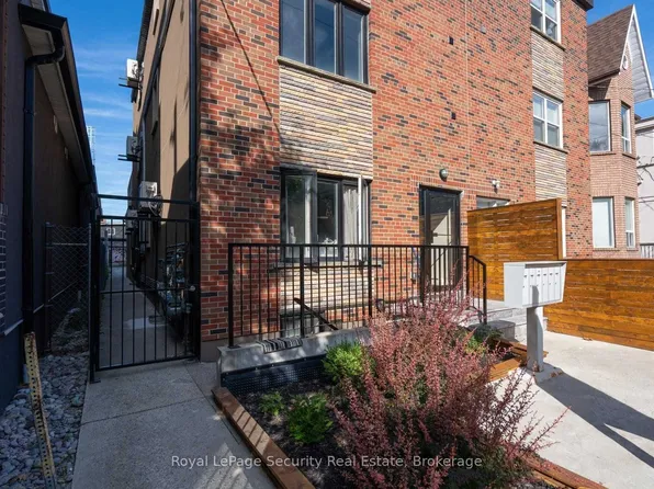 62 Lippincott St #1, Toronto, ON M5T 2R5