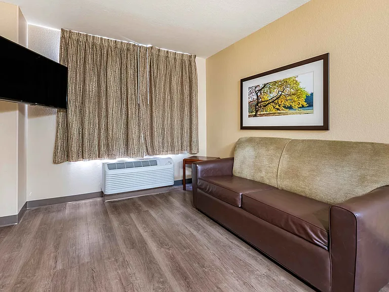 1 Bedroom Suite - 2 Full Beds