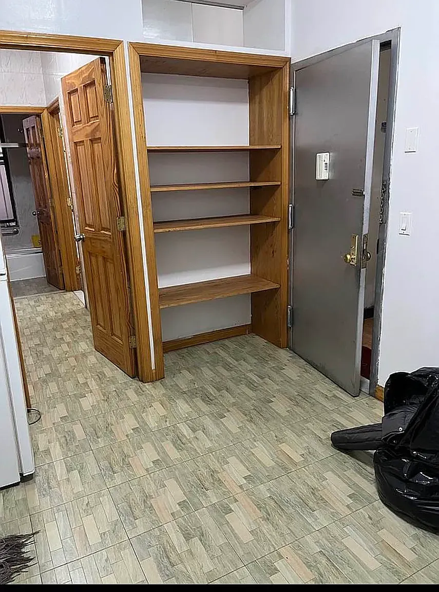 45 Catherine Street — Photo 2
