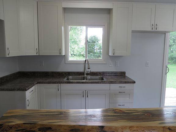 5th image of 871 Burns St