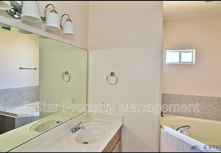 1560 Via Appia St — Photo 29
