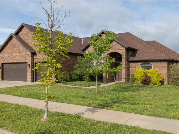 433 N Snyders Bluff Dr, Fayetteville, AR 72704