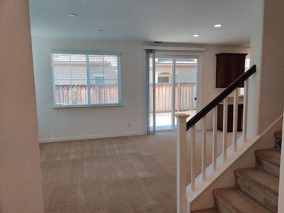 3rd image of 501 Briar Pointe Pl