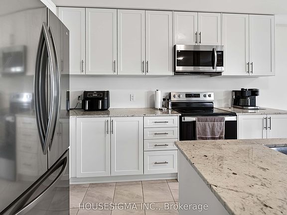 5th image of 32 Oakmont Dr
