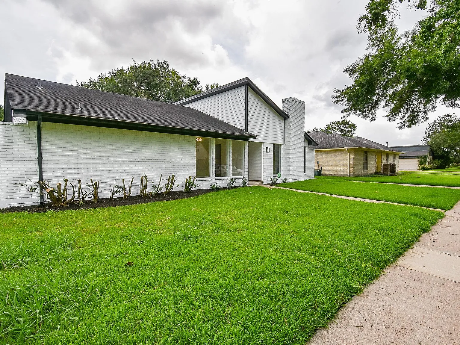 5 bed, 3.0 bath, 2499 sqft, $2,700 — Photo 4