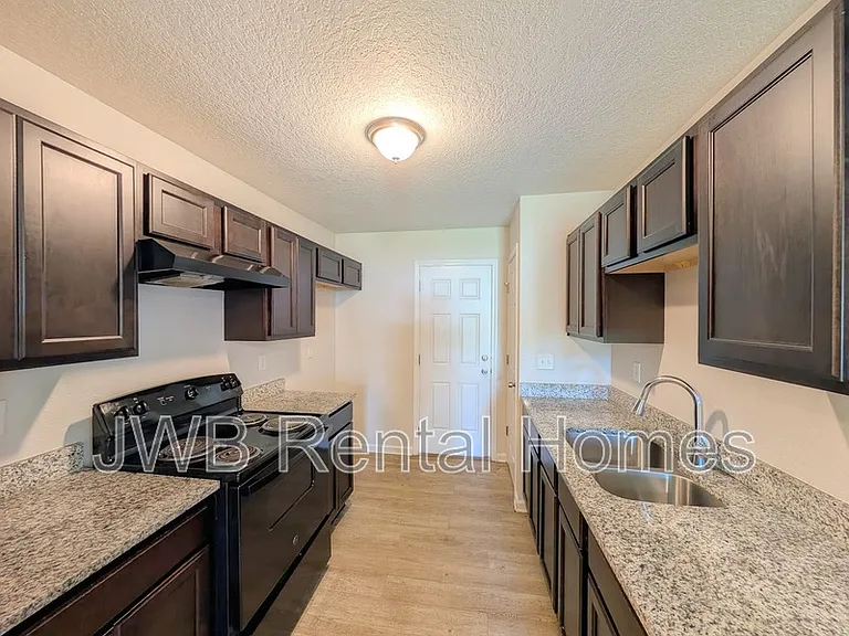 2977 Fitzgerald St — Photo 2